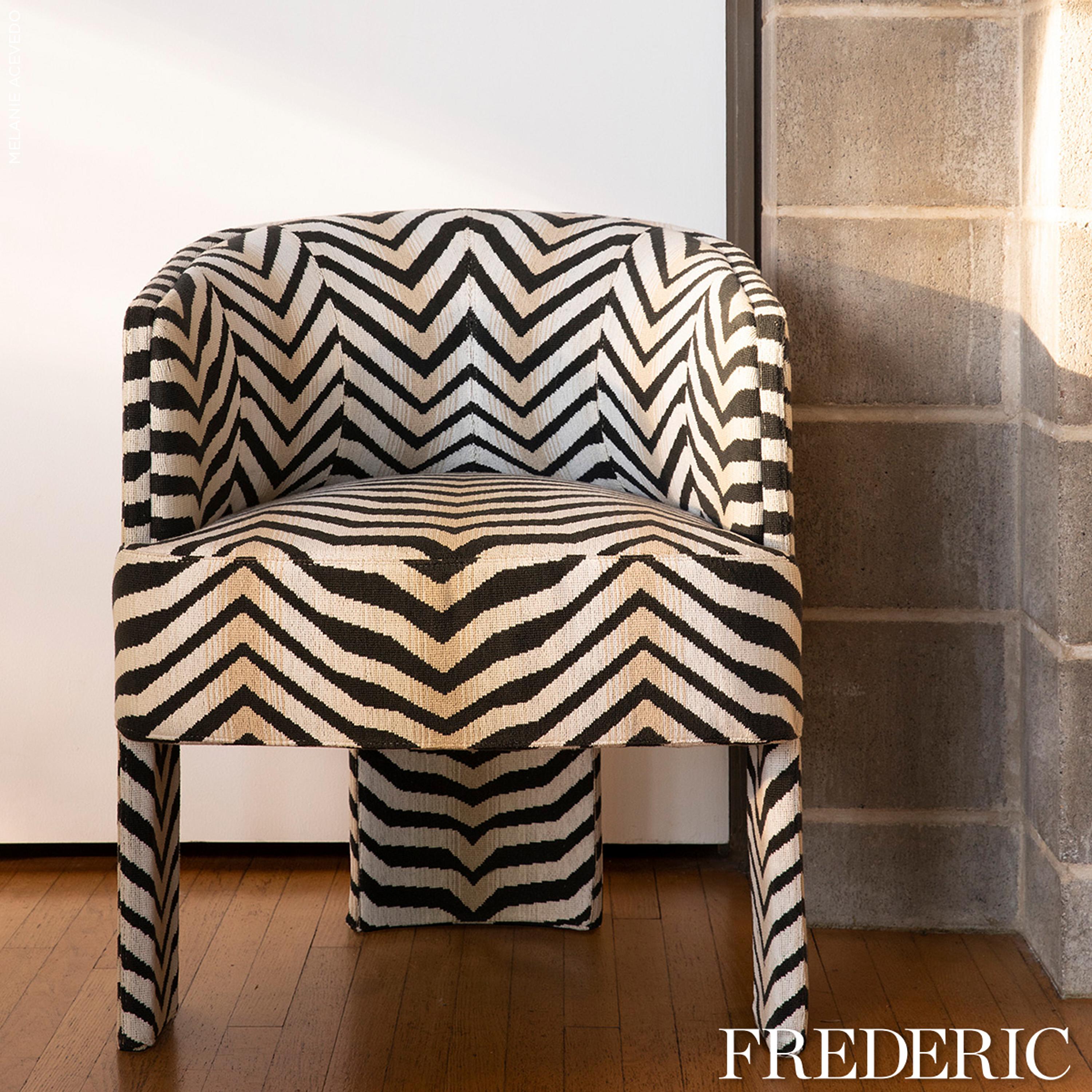 ARCURE ÉPINGLÉ_ZEBRA BLACK